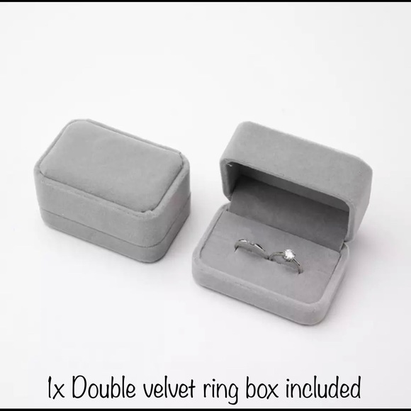 Emerald cut Solitaire engagement/wedding set - Picture 9 of 10